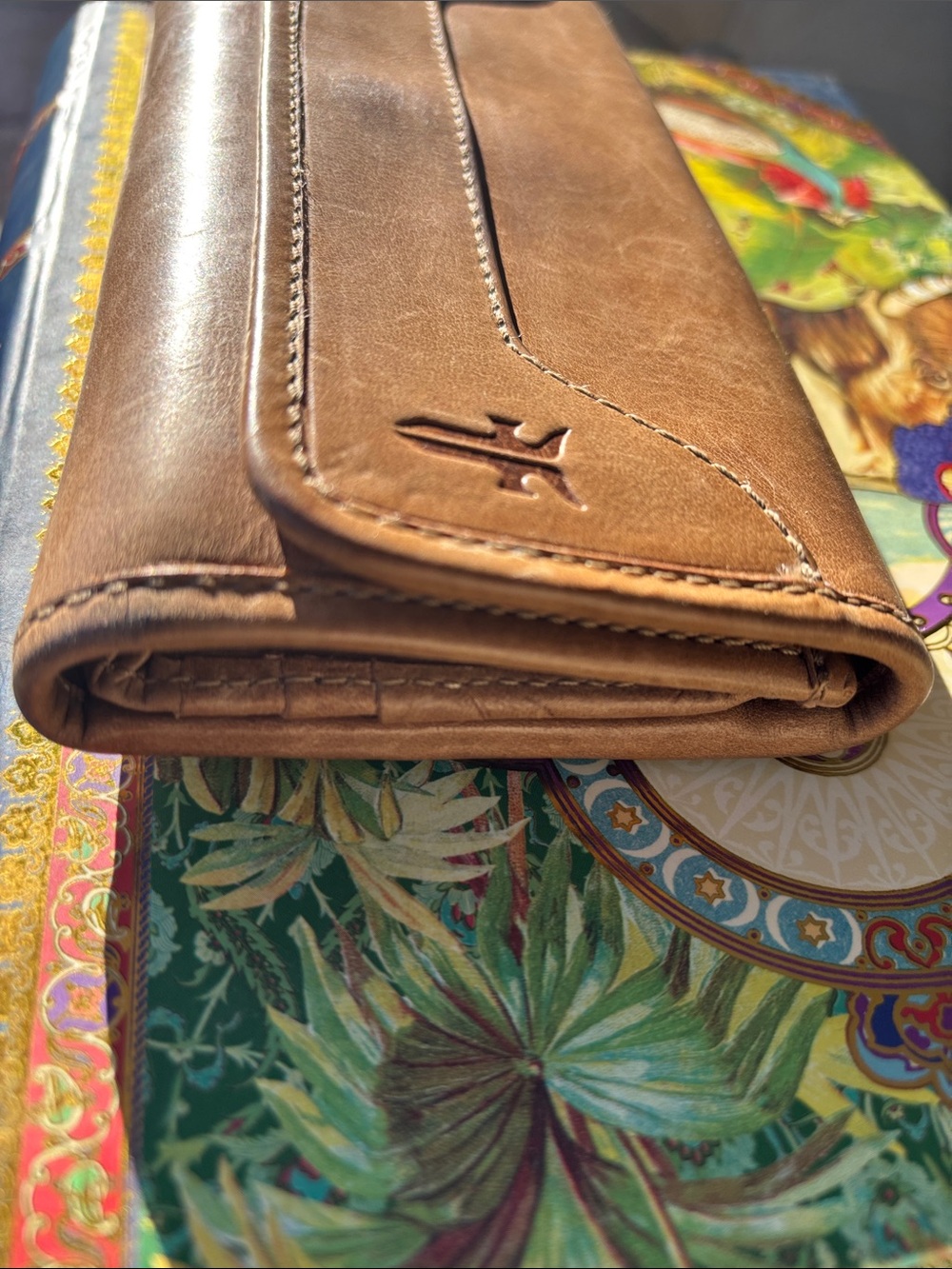 Frye Melissa Leather Continental Snap Trifold Antiqued Beige Brown Wallet